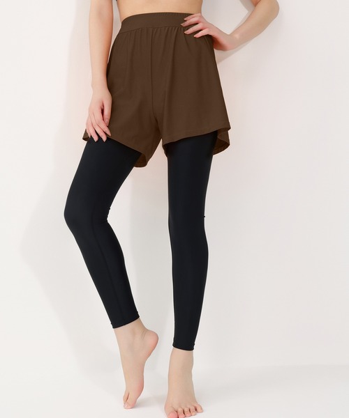 DAY CLOSET(デイ クローゼット)の「【UVカット99.9%以上/接触冷感/大きいサイズ有】レイヤード風ショートパンツ一体型 ラッシュガードレギンス レディース(ラッシュガード・レディース・オレンジ/ベージュ/グレイッシュベージュ/ピンク/ライム/ブラウン/グリーン/ミント/ネイビー/ブルー/カーキ/ブラック/ホワイト×ブラック/ブラック系その他/ドット/チェック・L/S/M/LL)」の5枚目の写真