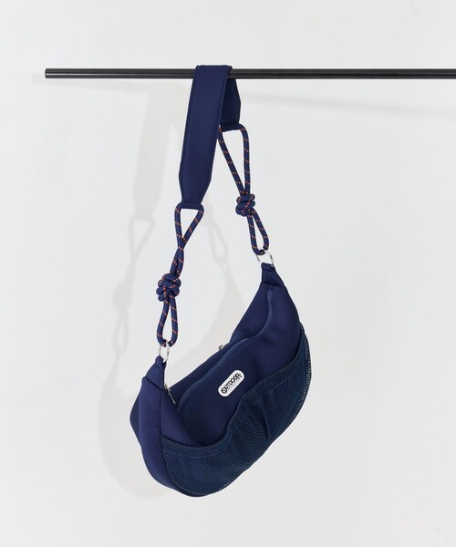 FREAK'S STORE（フリークスストア）の「限定展開　OUTDOOR PRODUCTS/アウトドアプロダクツ　別注 ダンボール ハーフムーン ショルダーバッグ（ショルダーバッグ・レディース・ネイビー/グレー/ブラック・ONE SIZE）」の6枚目の写真