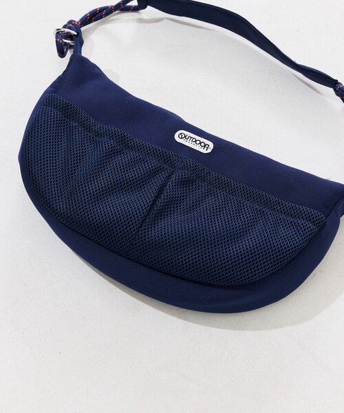 FREAK'S STORE（フリークスストア）の「限定展開　OUTDOOR PRODUCTS/アウトドアプロダクツ　別注 ダンボール ハーフムーン ショルダーバッグ（ショルダーバッグ・レディース・ネイビー/グレー/ブラック・ONE SIZE）」の9枚目の写真