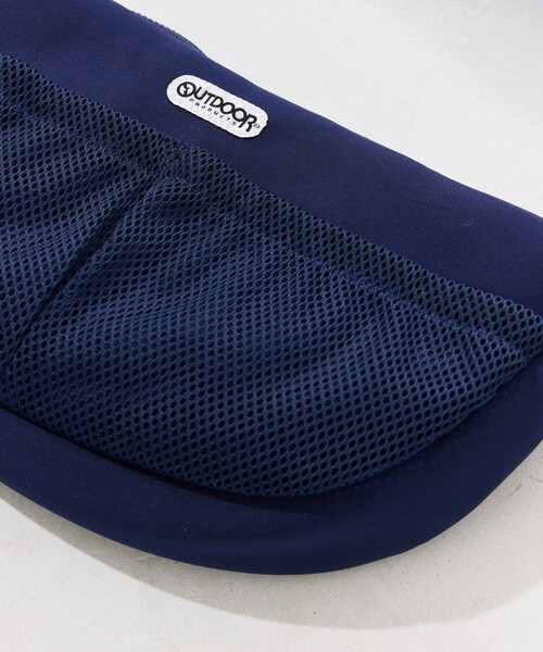 FREAK'S STORE（フリークスストア）の「限定展開　OUTDOOR PRODUCTS/アウトドアプロダクツ　別注 ダンボール ハーフムーン ショルダーバッグ（ショルダーバッグ・レディース・ネイビー/グレー/ブラック・ONE SIZE）」の7枚目の写真