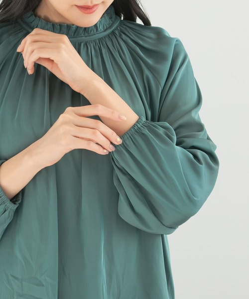 URBAN RESEARCH ROSSO WOMEN（アーバンリサーチ　ロッソ）の「2WAYネックフリルブラウス（シャツ/ブラウス・レディース・アイボリー/チャコールグレー/グリーン・FREE）」の7枚目の写真