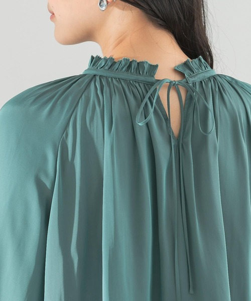 URBAN RESEARCH ROSSO WOMEN（アーバンリサーチ　ロッソ）の「2WAYネックフリルブラウス（シャツ/ブラウス・レディース・アイボリー/チャコールグレー/グリーン・FREE）」の9枚目の写真
