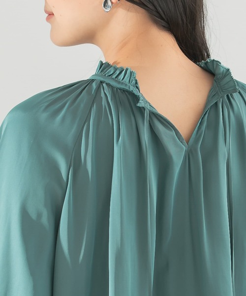 URBAN RESEARCH ROSSO WOMEN（アーバンリサーチ　ロッソ）の「2WAYネックフリルブラウス（シャツ/ブラウス・レディース・アイボリー/チャコールグレー/グリーン・FREE）」の10枚目の写真