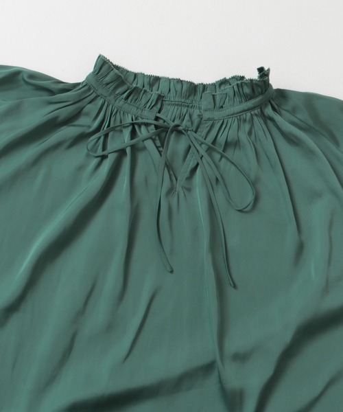 URBAN RESEARCH ROSSO WOMEN（アーバンリサーチ　ロッソ）の「2WAYネックフリルブラウス（シャツ/ブラウス・レディース・アイボリー/チャコールグレー/グリーン・FREE）」の17枚目の写真