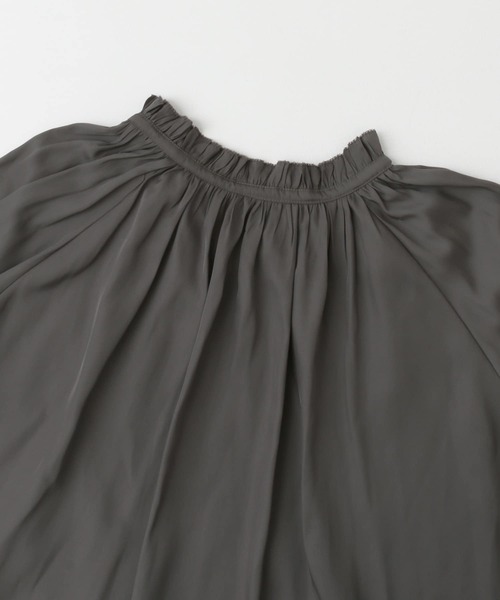 URBAN RESEARCH ROSSO WOMEN（アーバンリサーチ　ロッソ）の「2WAYネックフリルブラウス（シャツ/ブラウス・レディース・アイボリー/チャコールグレー/グリーン・FREE）」の20枚目の写真