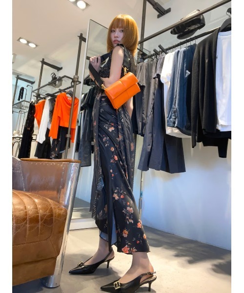 ALLSAINTS（オールセインツ）の「SELINA SLINGBACK LEATHER KITTEN HEELS | SELINA スリングバック レザー キトゥン ヒール（サンダル・レディース・ブラック・UK5/UK6/UK4/UK3）」の10枚目の写真