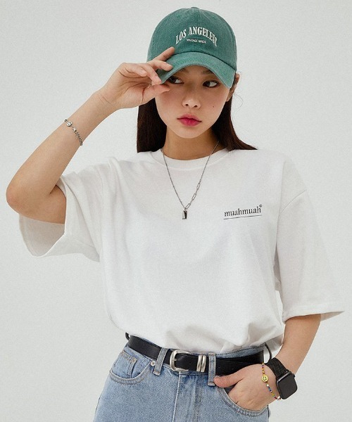 muahmuah(ムーアムーア)の「A'GEM/9 × .kom 『muah muah/ムーアムーア』SIGNATURE BACK POINT HALF T-SHIRT/シグニチャーバックポイントハーフTシャツ(Tシャツ/カットソー・レディース・ブラック/ホワイト・FREE)」の4枚目の写真