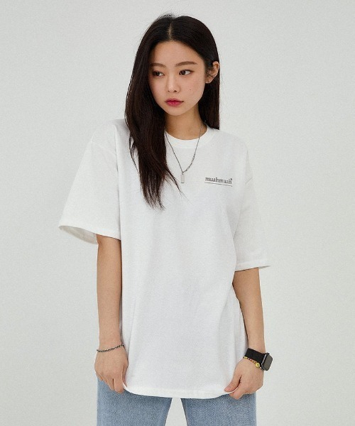 muahmuah(ムーアムーア)の「A'GEM/9 × .kom 『muah muah/ムーアムーア』SIGNATURE BACK POINT HALF T-SHIRT/シグニチャーバックポイントハーフTシャツ(Tシャツ/カットソー・レディース・ブラック/ホワイト・FREE)」の5枚目の写真
