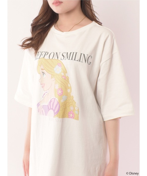 MIIA（ミーア）の「【Disney/塔の上のラプンツェル】グラフィックプリントビッグTシャツ（Tシャツ/カットソー・レディース・オフホワイト/ブラック・FREE）」の7枚目の写真