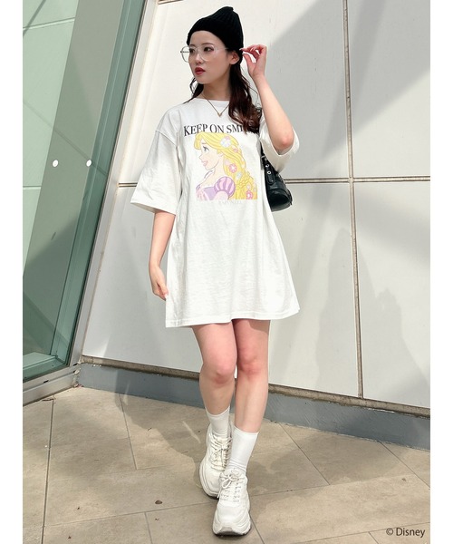 MIIA（ミーア）の「【Disney/塔の上のラプンツェル】グラフィックプリントビッグTシャツ（Tシャツ/カットソー・レディース・オフホワイト/ブラック・FREE）」の16枚目の写真
