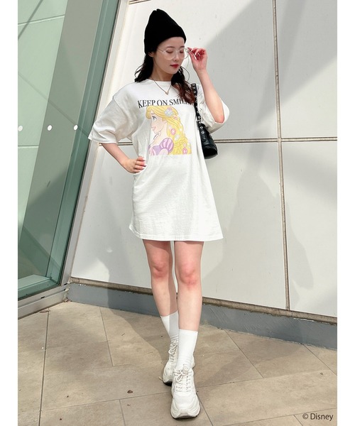 MIIA（ミーア）の「【Disney/塔の上のラプンツェル】グラフィックプリントビッグTシャツ（Tシャツ/カットソー・レディース・オフホワイト/ブラック・FREE）」の17枚目の写真
