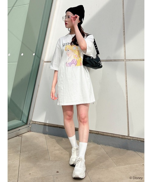 MIIA（ミーア）の「【Disney/塔の上のラプンツェル】グラフィックプリントビッグTシャツ（Tシャツ/カットソー・レディース・オフホワイト/ブラック・FREE）」の19枚目の写真