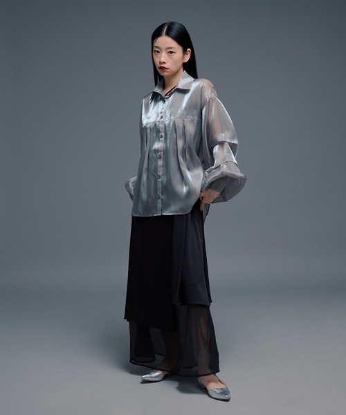 Ellno de Mavie(エルノデメヴィ)の「ボリュームタックグロッシーシアーシャツ(シャツ/ブラウス・レディース・ブラック/ライトグレー・FREE)」の18枚目の写真