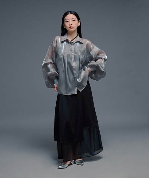 Ellno de Mavie(エルノデメヴィ)の「ボリュームタックグロッシーシアーシャツ(シャツ/ブラウス・レディース・ブラック/ライトグレー・FREE)」の19枚目の写真