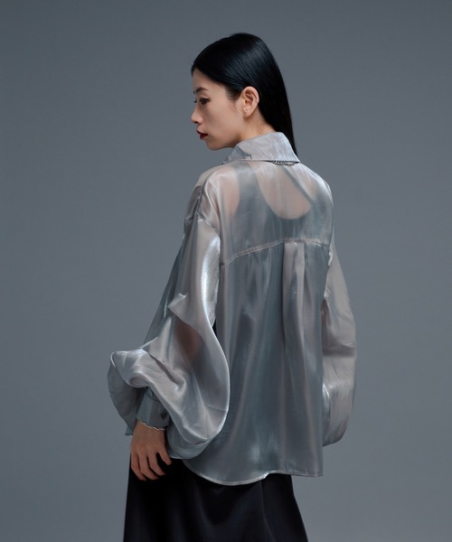 Ellno de Mavie(エルノデメヴィ)の「ボリュームタックグロッシーシアーシャツ(シャツ/ブラウス・レディース・ブラック/ライトグレー・FREE)」の17枚目の写真