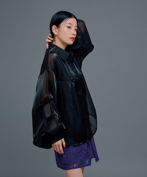 Ellno de Mavie(エルノデメヴィ)の「ボリュームタックグロッシーシアーシャツ(シャツ/ブラウス・レディース・ブラック/ライトグレー・FREE)」の7枚目の写真