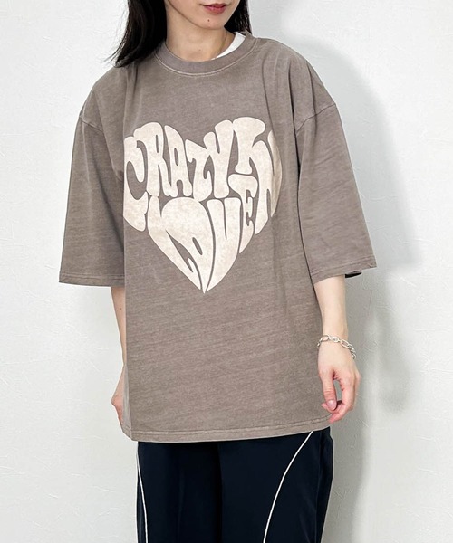 Anytime Songs（エニータイムソングス）の「16/COTTON 天竺プリントTシャツ（Tシャツ/カットソー・メンズ・ブラック系その他3/ブラック系その他2/ブラウン系その他2/ブラウン系その他3/ブラウン系その他/ブラック系その他/モカ/ブラック・LARGE/X-LARGE/MEDIUM）」の8枚目の写真