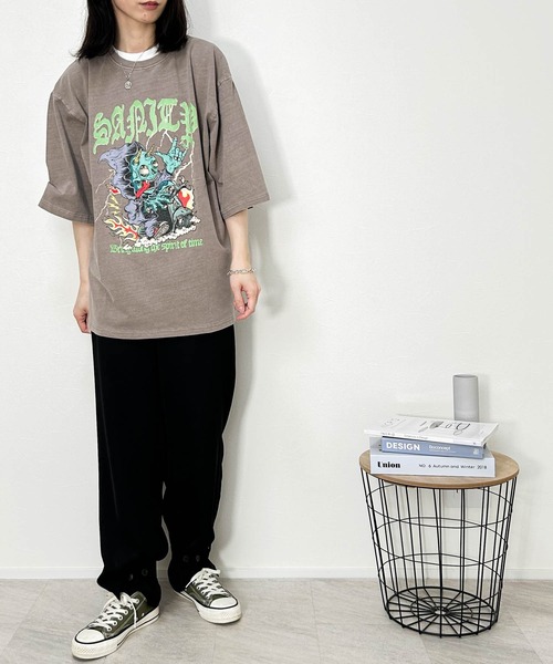 Anytime Songs（エニータイムソングス）の「16/COTTON 天竺プリントTシャツ（Tシャツ/カットソー・メンズ・ブラック系その他3/ブラック系その他2/ブラウン系その他2/ブラウン系その他3/ブラウン系その他/ブラック系その他/モカ/ブラック・LARGE/X-LARGE/MEDIUM）」の15枚目の写真