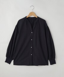 qout スタンドカラーパール調ボタンシャツ