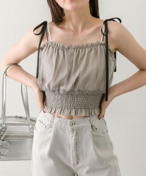 OLIVE des OLIVE（オリーブデオリーブ）の「チュール重ね裾シャーリングキャミ　1041060600（キャミソール・レディース・チャコールグレー/オフホワイト/ブラック・FREE）」の3枚目の写真