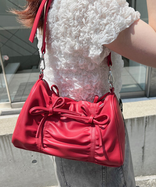 loti（ロティ）の「loti リボンギャザースクエアBAG（ショルダーバッグ・レディース・ブラック/シルバー/レッド・ONE SIZE）」の11枚目の写真