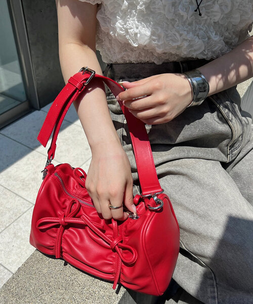 loti（ロティ）の「loti リボンギャザースクエアBAG（ショルダーバッグ・レディース・ブラック/シルバー/レッド・ONE SIZE）」の12枚目の写真