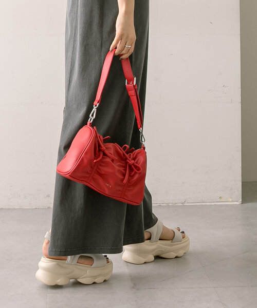 loti（ロティ）の「loti リボンギャザースクエアBAG（ショルダーバッグ・レディース・ブラック/シルバー/レッド・ONE SIZE）」の16枚目の写真