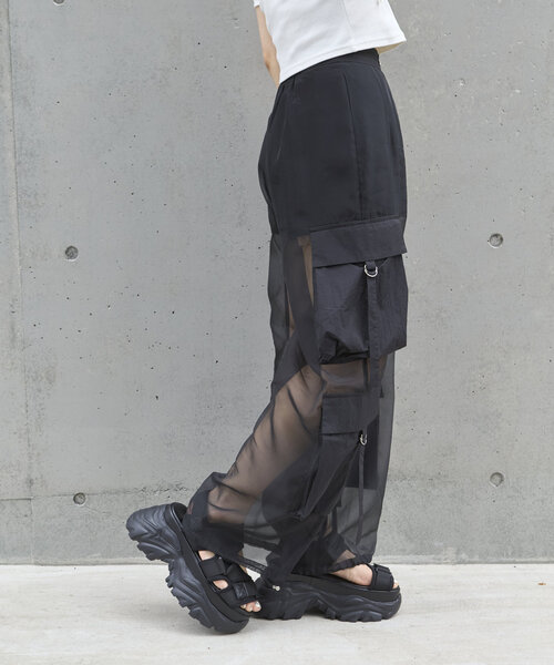 RAY CASSIN ブラック シアーカーゴパンツ RAY CASSIN（レイカズン）の「シアーカーゴパンツ（カーゴパンツ