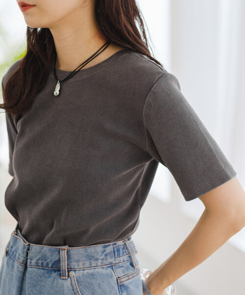 Kastane（カスタネ）の「【前後2WAY/4色展開】ピグメントリブTEE（Tシャツ/カットソー・レディース・ブルー/グレー/ブラック/アイボリー・FREE）」の4枚目の写真
