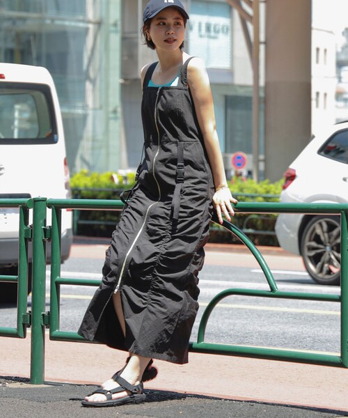 Ray BEAMS（レイビームス）の「Ray BEAMS / ギャザー ジップ サロペット ワンピース（ワンピース・レディース・ホワイト系その他6/ブラック・0/1）」の2枚目の写真