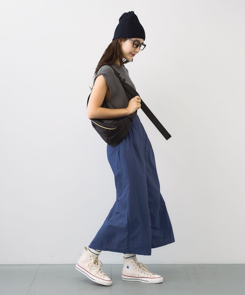 saloon（サルーン）の「SALOON(サルーン)/ドッキングタイトワンピース【洗濯機洗い可】（ワンピース・レディース・ブラック/ダークブルー/ベージュ・FREE）」の4枚目の写真