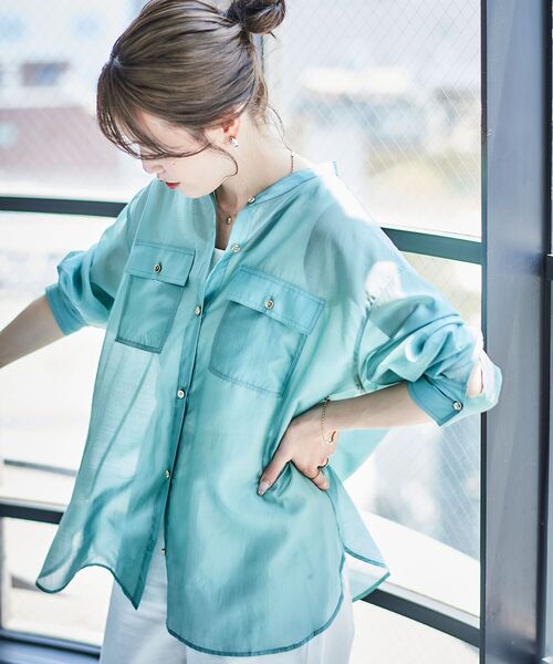 le.coeur blanc（ルクールブラン）の「シアーオーバーバンドカラーシャツ（シャツ/ブラウス・レディース・ベージュ/イエロー/ミント・38）」の3枚目の写真