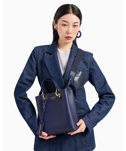 EMPORIO ARMANI（エンポリオアルマーニ）の「<オンライン限定>【エンポリオ アルマーニ】MyEA 縦型ショッパー ディアプリント（ハンドバッグ・レディース・ダークパープル/グレイッシュブルー・FREE）」の9枚目の写真