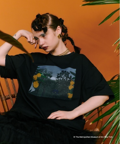 manana suerte(マニャーナスエルテ)の「THE METコラボ オーバーサイズTシャツ(Tシャツ/カットソー・レディース・ブラック/ホワイト・FREE)」の2枚目の写真