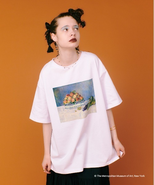 manana suerte(マニャーナスエルテ)の「THE METコラボ オーバーサイズTシャツ(Tシャツ/カットソー・レディース・ブラック/ホワイト・FREE)」の4枚目の写真