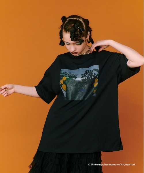 manana suerte(マニャーナスエルテ)の「THE METコラボ オーバーサイズTシャツ(Tシャツ/カットソー・レディース・ブラック/ホワイト・FREE)」の18枚目の写真