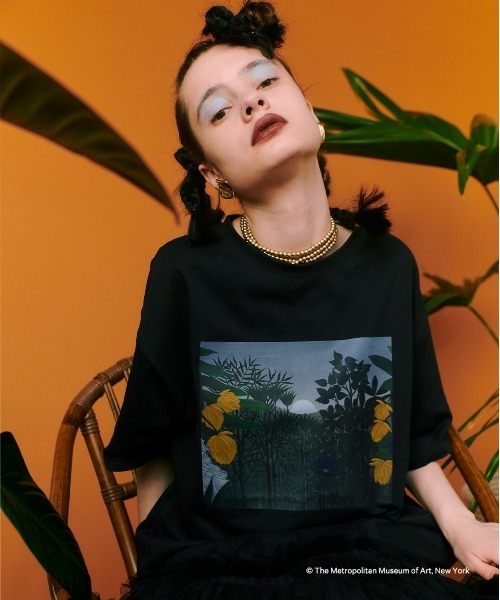 manana suerte(マニャーナスエルテ)の「THE METコラボ オーバーサイズTシャツ(Tシャツ/カットソー・レディース・ブラック/ホワイト・FREE)」の20枚目の写真
