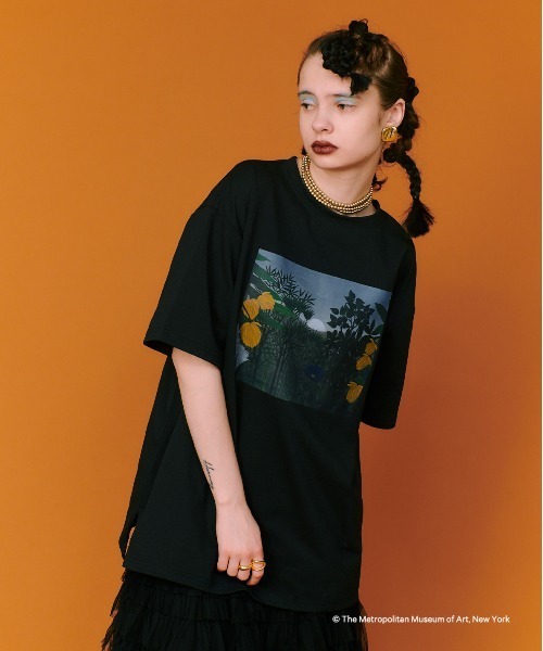 manana suerte(マニャーナスエルテ)の「THE METコラボ オーバーサイズTシャツ(Tシャツ/カットソー・レディース・ブラック/ホワイト・FREE)」の19枚目の写真