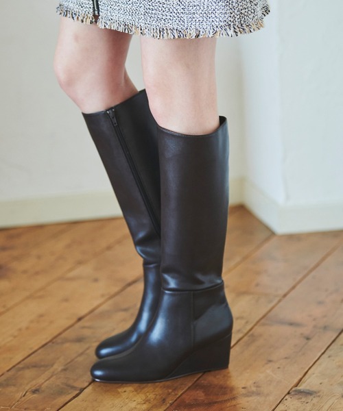 31 Sons de mode（トランテアン　ソン　ドゥ　モード）の「ウエッジヒールロングブーツ（ブーツ・レディース・ダークブラウン/ブラック・S/M/L）」の2枚目の写真