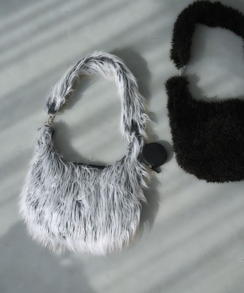 HARE（ハレ）の「ファーBIGショルダーバッグ(HARE)（ショルダーバッグ・レディース・ブラック/グレー・FREE）」の2枚目の写真