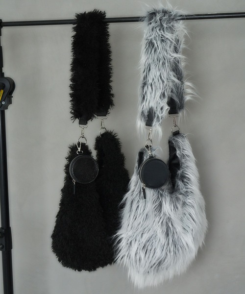 HARE（ハレ）の「ファーBIGショルダーバッグ(HARE)（ショルダーバッグ・レディース・ブラック/グレー・FREE）」の4枚目の写真