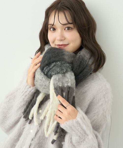 earth music&ecology（アースミュージックアンドエコロジー）の「ボリュームチェックマフラー（マフラー・レディース・ライトブルー/ブラック/ピンク・FREE）」の2枚目の写真