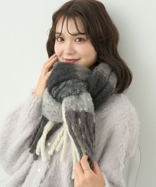 earth music&ecology（アースミュージックアンドエコロジー）の「ボリュームチェックマフラー（マフラー・レディース・ライトブルー/ブラック/ピンク・FREE）」の5枚目の写真