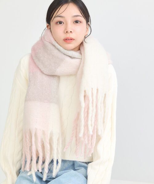 earth music&ecology（アースミュージックアンドエコロジー）の「ボリュームチェックマフラー（マフラー・レディース・ライトブルー/ブラック/ピンク・FREE）」の12枚目の写真