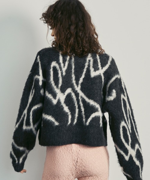 uyu.(ウユ)の「Art pattern high neck knit / アート模様 ハイネックニット【uyu./ウユ】(ニット/セーター・レディース・チャコールグレー/アイボリー・FREE)」の7枚目の写真