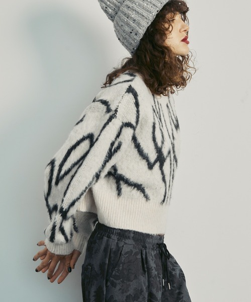 uyu.(ウユ)の「Art pattern high neck knit / アート模様 ハイネックニット【uyu./ウユ】(ニット/セーター・レディース・チャコールグレー/アイボリー・FREE)」の17枚目の写真