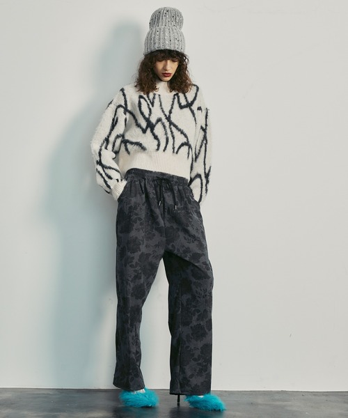 uyu.(ウユ)の「Art pattern high neck knit / アート模様 ハイネックニット【uyu./ウユ】(ニット/セーター・レディース・チャコールグレー/アイボリー・FREE)」の15枚目の写真