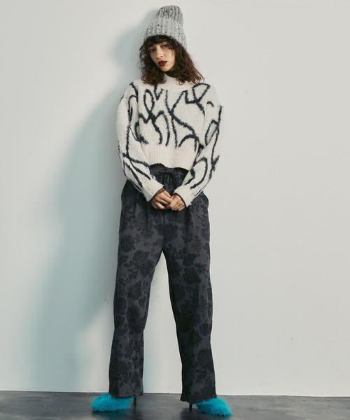 uyu.(ウユ)の「Art pattern high neck knit / アート模様 ハイネックニット【uyu./ウユ】(ニット/セーター・レディース・チャコールグレー/アイボリー・FREE)」の5枚目の写真