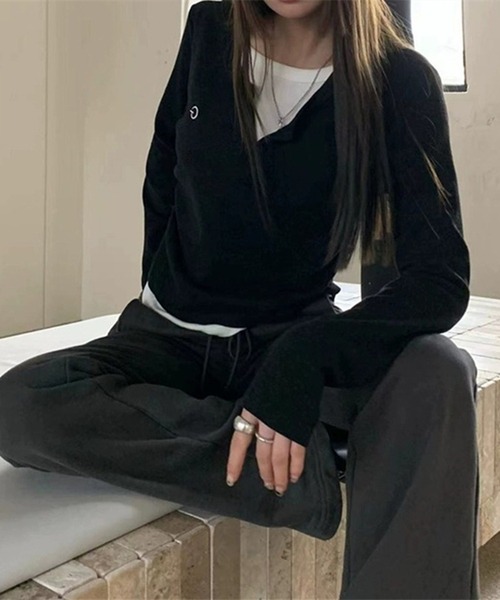 MEMECLE（メメクル）の「【 MEMECLE / メメクル 】バイカラー レイヤード キーネック ロンT（Tシャツ/カットソー・レディース・ブラック/グレー・M/L）」の4枚目の写真