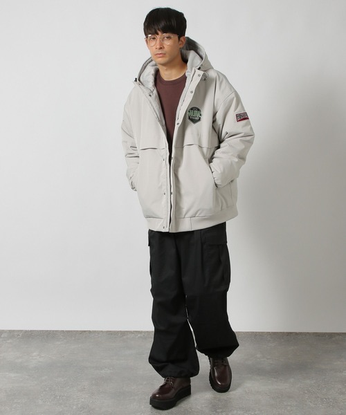 LAKOLE（ラコレ）の「ワッペン中綿フードブルゾン / 137258（ブルゾン・メンズ・ライトグレー/セージグリーン/ブラック・LARGE/MEDIUM/X-LARGE）」の8枚目の写真